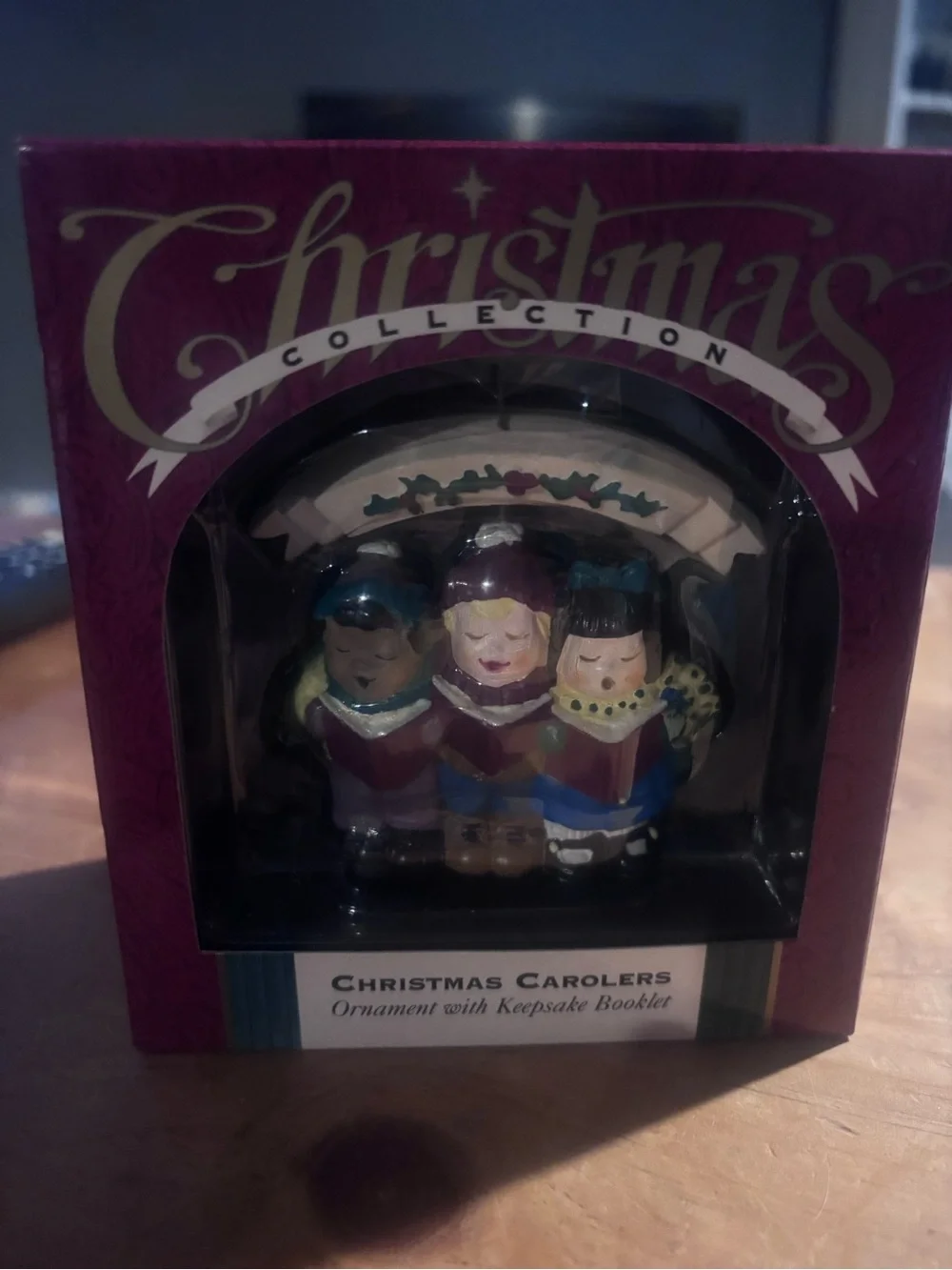 Christmas Carolers Ornament - Festive Multicolor Home Accent